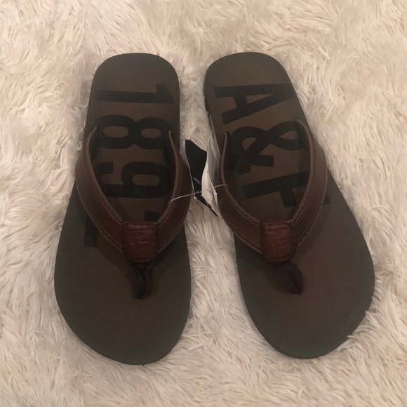 abercrombie & fitch flip flops